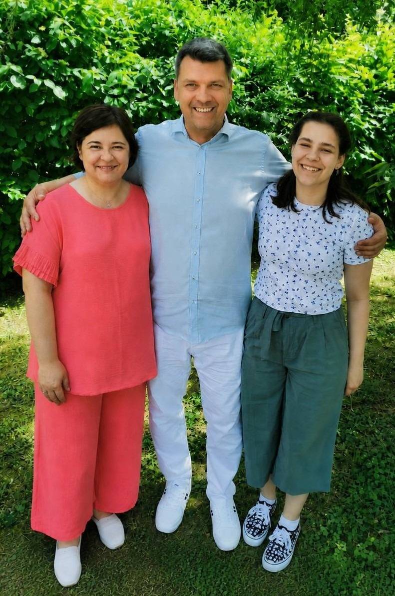 Pastor Christian mit seiner Frau Daniela und Tochter Lara